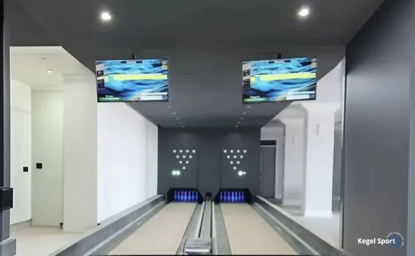 bowling overhead monitors above bowling lans