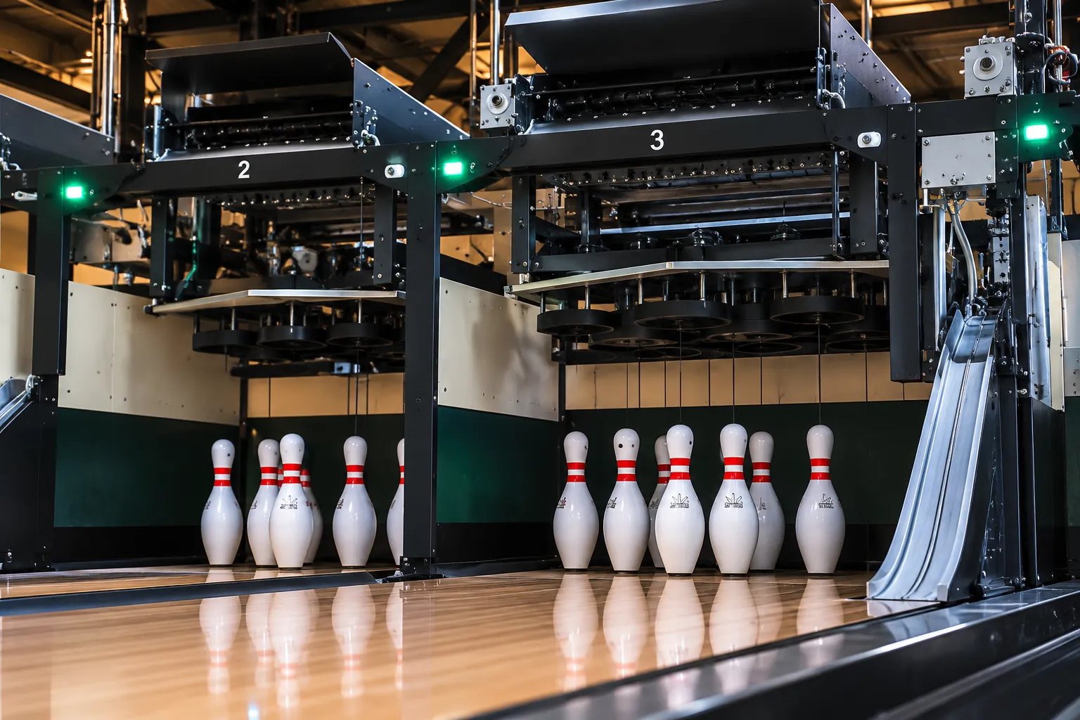 Bowling pinsetter system used in Kegel Sport bowling alley installations