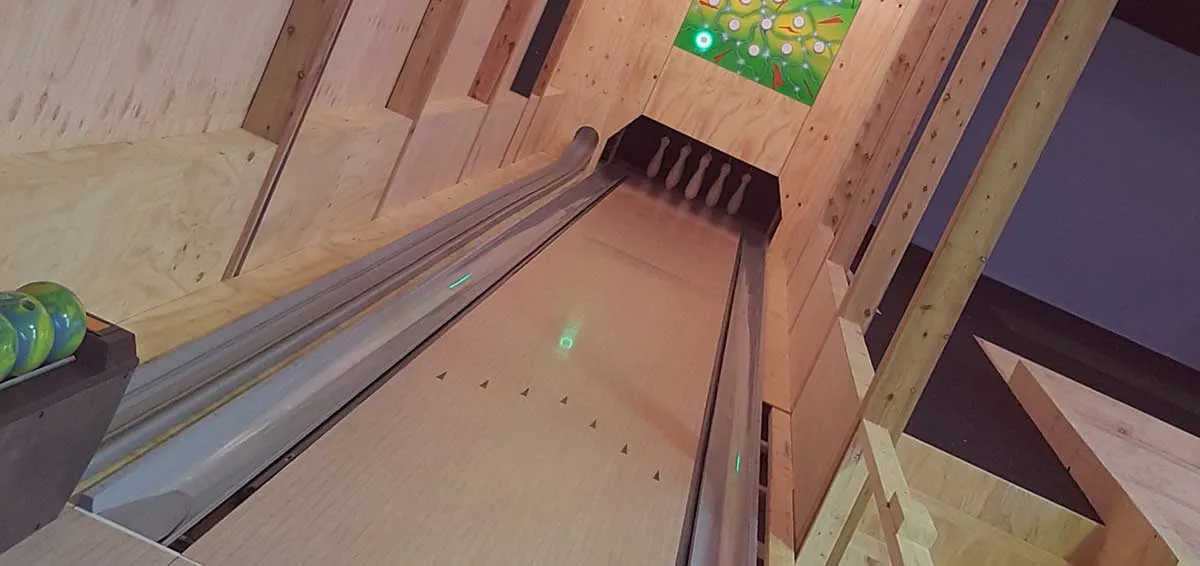 ustomised-9-pin-Alley-Installation